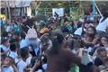 Φιλιππίνες: Η στιγμή που ο σεισμός 7,8 Ρίχτερ έπληξε την πόλη Τζένεραλ Σάντος, γκρεμίζοντας κτήρια