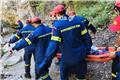 Λευκάδα: Μάχη για τη ζωή της δίνει 50χρονη - Αποκολλήθηκε βράχος και έπεσε στο κεφάλι της