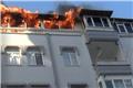 Δραματική επιχείρηση διάσωσης σε φλεγόμενο διαμέρισμα στην Αττάλεια: Βγήκαν στο περβάζι για να σωθούν, δείτε βίντεο
