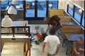 Αριζόνα: Πελάτες fast food εμπόδισαν ληστή που άρπαξε το σακίδιο ηλικιωμένου