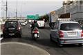 Μοτοσικλετιστής σκοτώθηκε στην Αττική Οδό: Χτύπησε σε καθρέφτη παρκαρισμένου περιπολικού και «καρφώθηκε» σε φορτηγό