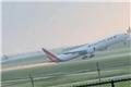 Boeing 777 της Kalitta Air ξύνει με την ουρά τον διάδρομο στο Σινσινάτι, πετά σπίθες και επανασηκώνεται – Βίντεο