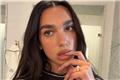 Dua Lipa: Ζητά 15 εκατ. δολάρια από τη Samsung για παράνομη χρήση φωτογραφίας της