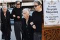 Μαζωνάκης: Υποβασταζόμενη η μητέρα του στην Αγία Τριάδα για το Μνημόσυνο - Μέτρα ασφαλείας σε ναό και τάφο