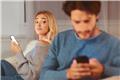 Micro-cheating: Πότε ένα αθώο Like στο Instagram μετατρέπεται σε ψηφιακή απιστία;