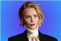Η νέα σχέση δεν έχει συγκατοίκηση – Και η Charlize Theron το επιβεβαιώνει