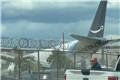 Σοκ στο Μαϊάμι: Αεροσκάφος cargo βγήκε εκτός διαδρόμου και τυλίχθηκε στις φλόγες - Τι αναφέρουν για τραυματίες