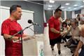 Ο Γεωργιάδης σε επίσημη εκδήλωση με… μια αναπάντεχη αμφίεση - τι είπε για να δικαιολογηθεί