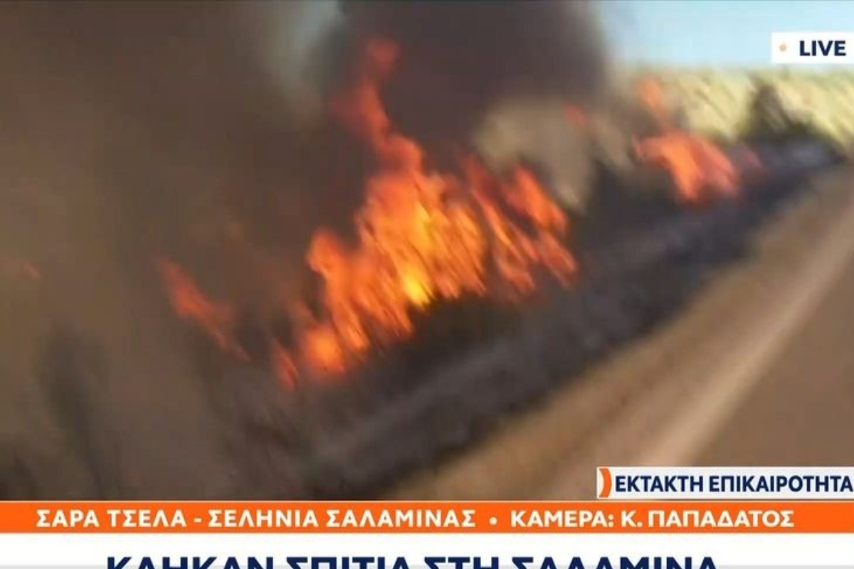 Φωτιά στη Σαλαμίνα: Η στιγμή που οι φλόγες κυκλώνουν live το συνεργείο του OPEN