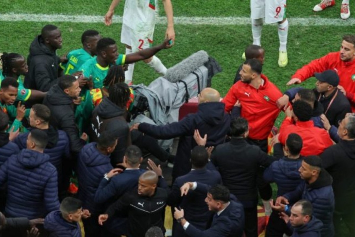 Απίστευτα πράγματα: Tο τρόπαιο του Κυπέλλου Εθνών Αφρικής σε στρατιωτική βάση, δεν το παραδίδουν οι Σενεγαλέζοι