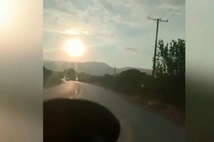 Σέρρες: Βίντεο-ντοκουμέντο από το τροχαίο δυστύχημα - Βγήκε στο αντίθετο ρεύμα το ΙΧ - Το ΙΧ βγήκε από το δρόμο, «καβάλησε» τη διπλή διαχωριστική και συγκρούστηκε πλαγιομετωπικά με το φορτηγό, με αποτέλεσμα τον θανάσιμο τραυματισμό των ε