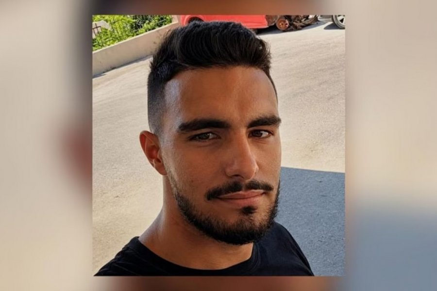 Συγκίνηση στην κηδεία του 21χρονου Αγγελου που έχασε τη ζωή του σε τροχαίο – Τον αποχαιρέτησαν με χορό, δείτε το βίντεο - Με τη μελωδία «Στον ουρανό χορεύουνε» οι «Χοροκρήτες» αποχαιρέτησαν τον αδικοχαμένο νέο που είχε αφιερώσει τη ζωή του στην κρητική παράδοση