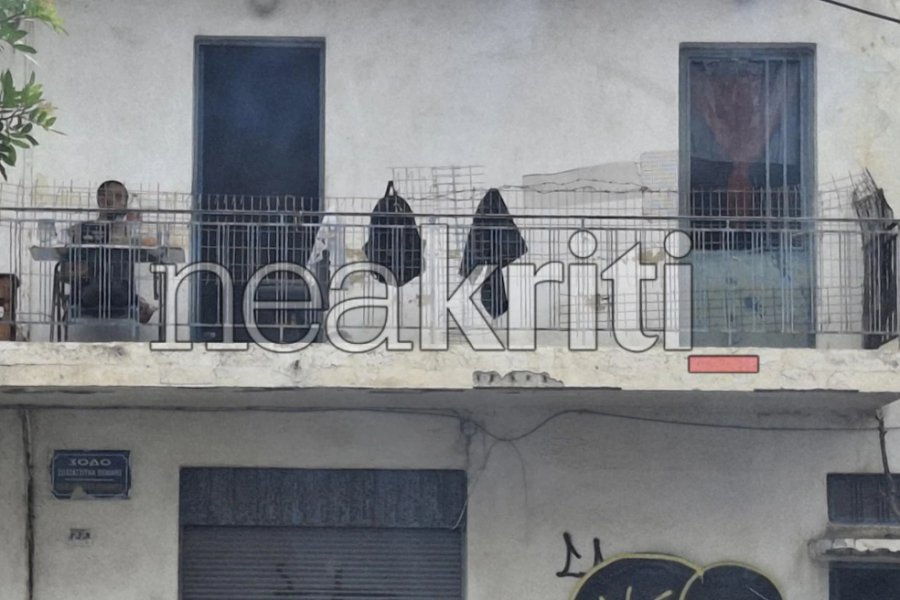 Συνελήφθη στην Ιεράπετρα 45χρονος για τον άγριο ξυλοδαρμό της συντρόφου του, την χτύπαγε με γροθιές και τάβλα - Η γυναίκα νοσηλεύεται με μώλωπες στο πρόσωπο, το κεφάλι και όλο το σώμα – Αυτόπτης μάρτυρας ο ανιψιός του 45χρονου, ο οποίος καταγγέλλει ότι προσπάθησ