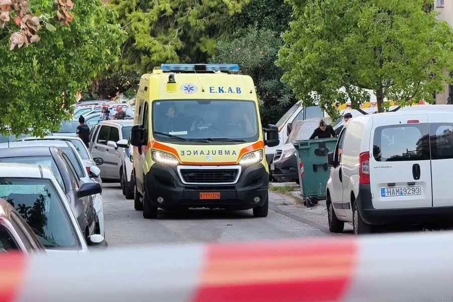 «Τα στοιχεία δείχνουν προπαρασκευή» – Αποκαλύψεις για τη γυναικοκτονία στη Νέα Σμύρνη - «Οι αστυνομικοί λαμβάνουν καταθέσεις από συγγενείς, φίλους και ανθρώπους του στενού περιβάλλοντος του θύματος και του δράστη»