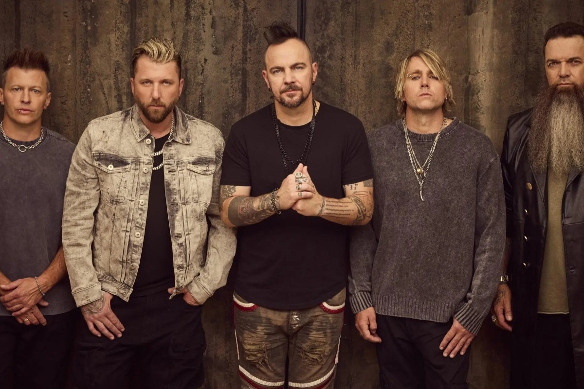 Η πιο σκοτεινή ιστορία πίσω από ένα από τα μεγαλύτερα rock συγκροτήματα των 00s