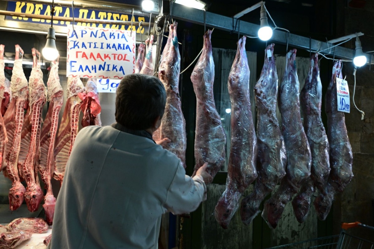 Πάσχα 2026: Πόσο κοστίζει φέτος το πασχαλινό τραπέζι – Οι τιμές για αρνί, τσουρέκια και αυγά - Αυξημένες οι τιμές στα αμνοερίφια ενόψει Πάσχα