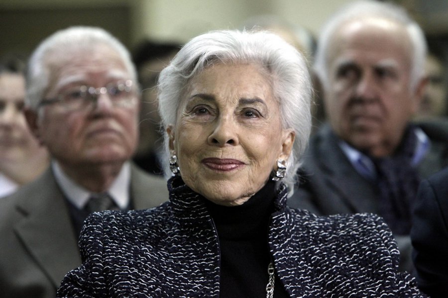 Το τελευταίο «αντίο» στη μεγάλη ευεργέτιδα της Ελλάδος, Αλίκη Περρωτή, είπαν συγγενείς και φίλοι στο κοιμητήριο της Κηφισιάς - Αφησε ανεξίτηλο το αποτύπωμά της