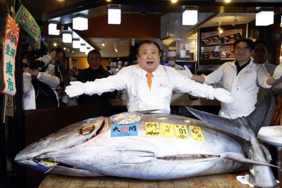 Τόνος πουλήθηκε σε τιμή ρεκόρ 2,7 εκατ. ευρώ στο Τόκιο - Δείτε φωτογραφίες