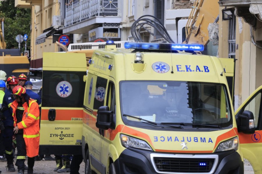 Τραγωδία στην Πλάκα: Εντοπίστηκε και δεύτερος νεκρός στα χαλάσματα της Λυσικράτους - Λιγοστεύουν οι ελπίδες για την τύχη και των άλλων τεσσάρων, πλέον, αγνοουμένων