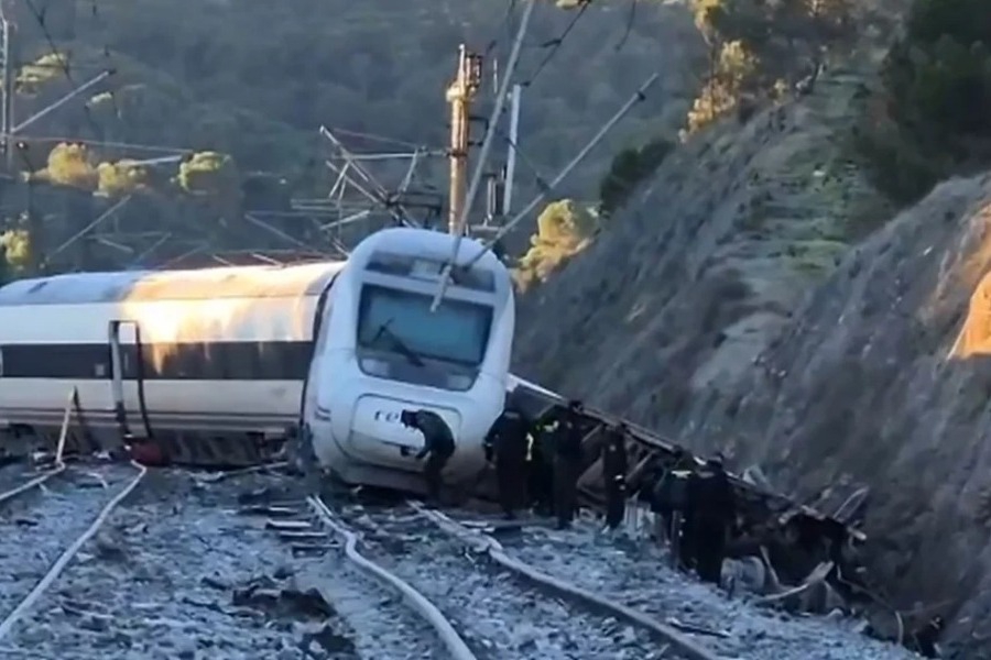 Βίντεο από drone δείχνουν την καταστροφή από τη σιδηροδρομική τραγωδία στην Ισπανία - Ο αριθμός των θυμάτων δεν είναι τελικός, προειδοποιεί ο υπουργός Μεταφορών της χώρας