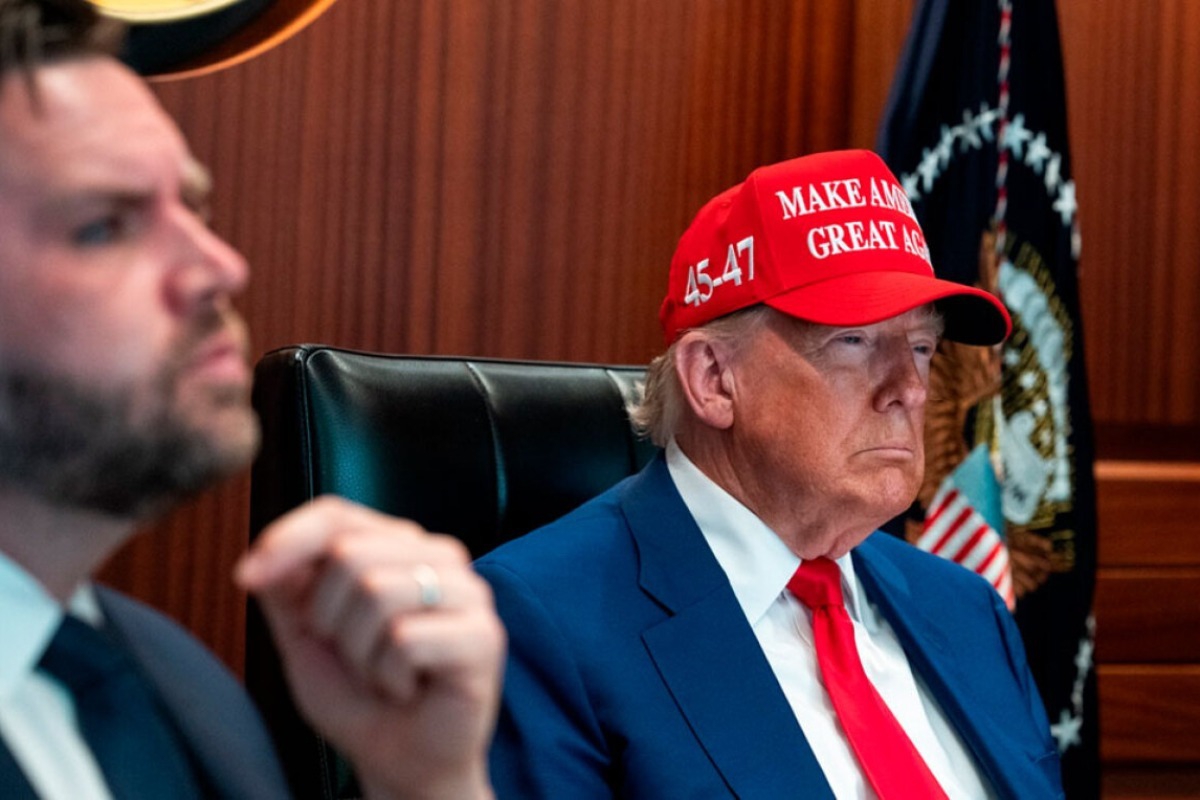 Εκτός ελέγχου ο Τραμπ, τον κράτησαν έξω από την αίθουσα για να σώσουν τους Αμερικανούς πιλότους