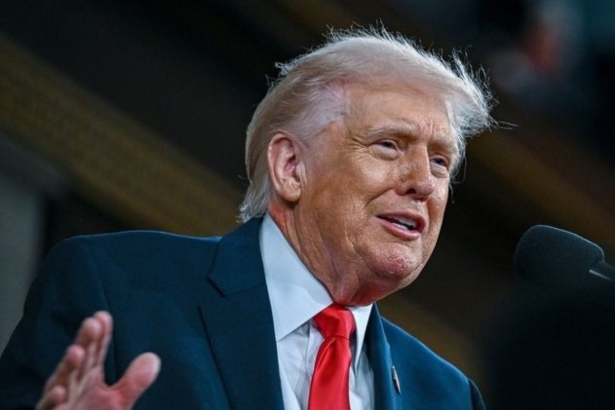 Τραμπ: «Βυθίσαμε 9 ιρανικά πλοία - Θα κυνηγήσουμε και τα υπόλοιπα. Σύντομα θα επιπλέουν στον βυθό» - Μερικά από τα οποία όπως είπε ήταν μεγάλα και σημαντικά