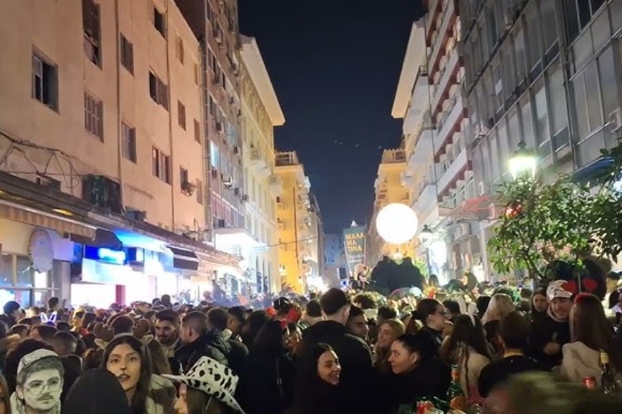 Τσικνοπέμπτη στο κέντρο της Θεσσαλονίκης: Πού να πας για ατελείωτες βόλτες και τσικνίσματα