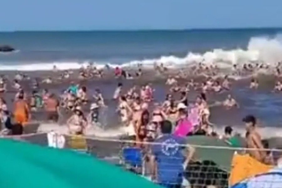 Πανικός σε παραλία της Αργεντινής από «μετεωρολογικό τσουνάμι», νεκρός ένας 29χρονος