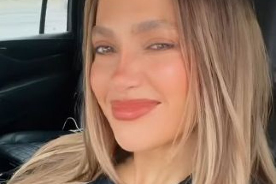 Τζένιφερ Λόπεζ: Viral το βίντεο που τραγουδά το «Everything`s Fine» μέσα στο αυτοκίνητό της