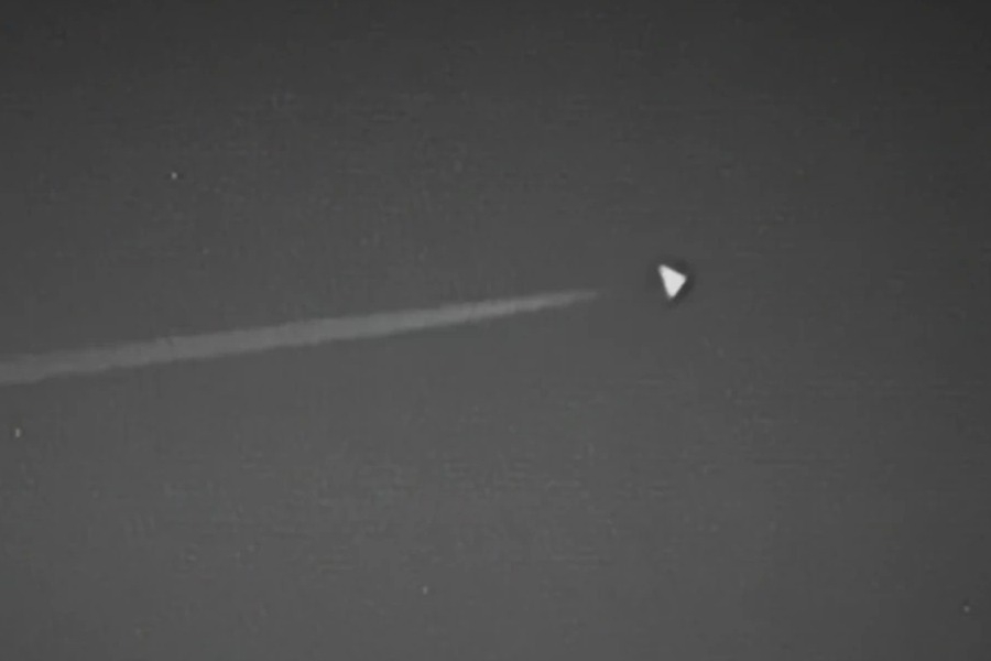 Μυστηριώδες αεροσκάφος σε σχήμα UFO εντοπίστηκε πάνω από την Περιοχή 51, ενώ ακούγεται παράξενος στρατιωτικός κωδικός - «Βλέπουμε μια απόρρητη δοκιμαστική πτήση ή μια συνηθισμένη εκπαιδευτική αποστολή;»