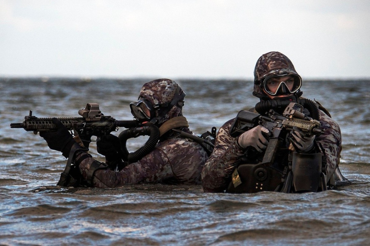 Ναύαρχος Παυλόπουλος: «Η αποβατική επιχείρηση των ΗΠΑ στο Ιράν είναι ήδη σε εξέλιξη» - Ο επίτιμος αρχηγός Στόλου εκτιμά ότι οι Αμερικανοί διατηρούν το στοιχείο του αιφνιδιασμού μέσω στρατηγικής παραπλάνησης, ενώ αποκλείει πρακτικά κάθε κ