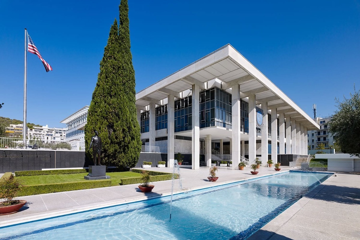 Η αμερικανική πρεσβεία στην Αθήνα προσλαμβάνει ‑ δείτε ποιες θέσεις ανοίγουν και τι μισθούς προσφέρουν