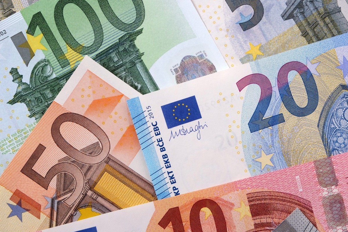 Βρέθηκαν 270.000 ευρώ από τα 350.000 που άρπαξαν από 13χρονο στο Βόλο