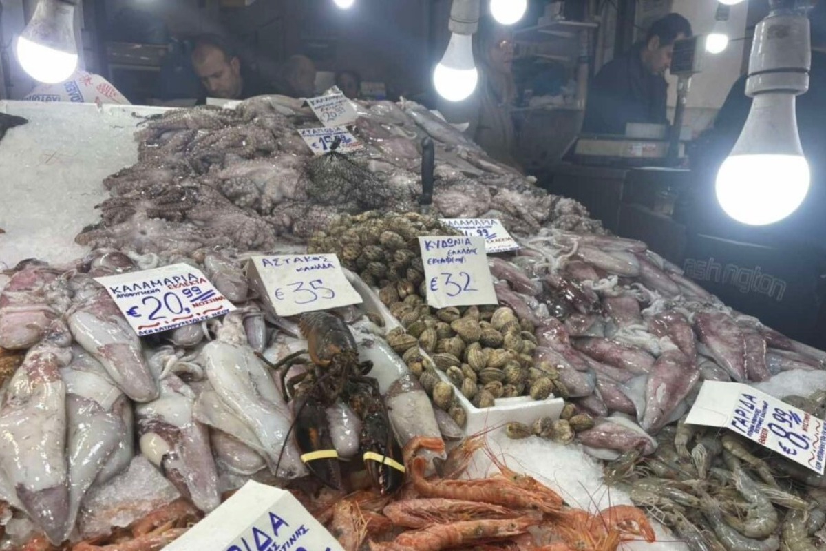 Καθαρά Δευτέρα: Στα 22 ευρώ τα καλαμαράκια, πάνω από 3,30 η λαγάνα