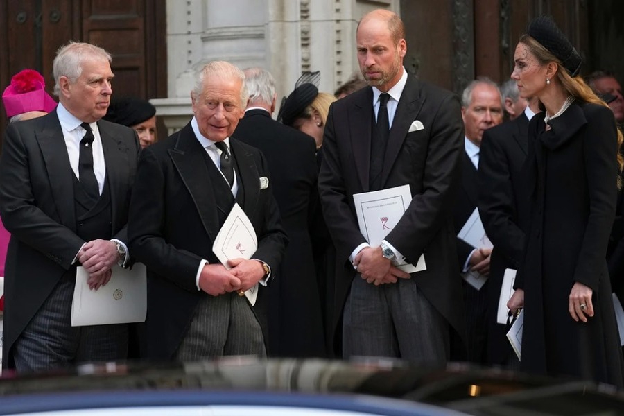 Έκπτωτος πρίγκιπας Αντριου: Οι λόγοι που ο Ουίλιαμ μπορεί να αισθάνεται «απελευθερωμένος» με την σύλληψη του θείου του - Το παρασκήνιο της ρήξης ανάμεσα στον πρίγκιπα της Ουαλίας και τον Αντριου, η «σιδηρά» στάση του βασιλιά Καρόλου και η επόμενη μέρα για τη βρετανική μο