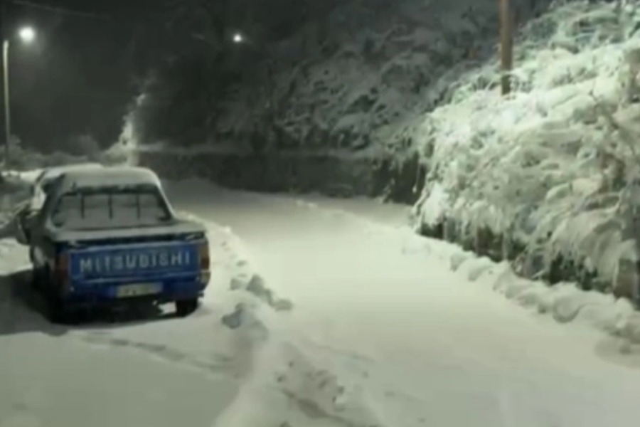 Βίντεο: Σε εξέλιξη το κύμα κακοκαιρίας: Στα λευκά έχουν ντυθεί Καρπενήσι, Φλώρινα, λίμνη Πλαστήρα