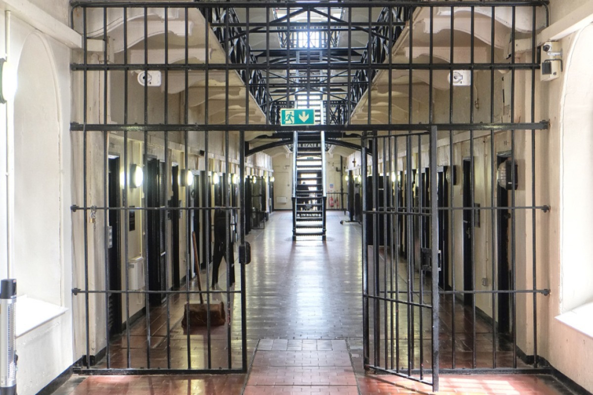 Ουκρανός βασάνιζε τους συγκρατούμενούς του σε φυλακή του Ντονέτσκ, κατηγορείται για εγκλήματα κατά της ανθρωπότητας - Του είχε ανατεθεί να αποσπά ομολογίες -Τους χτυπούσε, τους έκανε βασανιστήρια, χρησιμοποιούσε σeξουαλική βία και άλλες απάνθρωπες, εξευτελιστικές πράξ