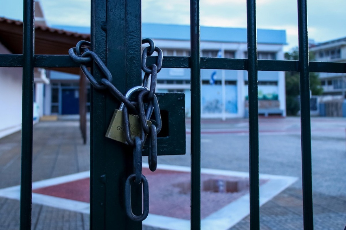 Απομακρύνθηκε η διευθύντρια του ΕΠΑΛ Χαλανδρίου που έβαζε μαθητές να σκάβουν στο σχολείο