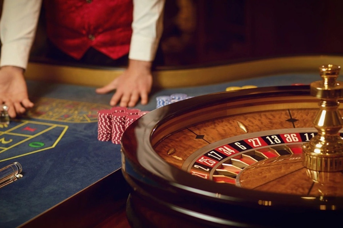 Πρόστιμα έως 800.000 ευρώ, αυτόματο «κλείδωμα» ιστοτόπων και κάθειρξη έως 10 έτη