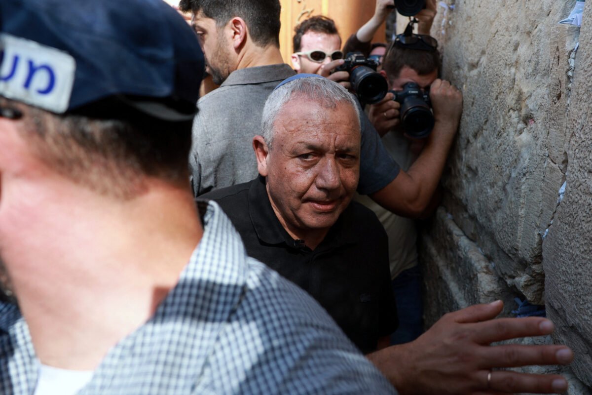 Yashar party leader and former Israeli military chief Gadi Eisenkot visits the Western Wall, Judaism's holiest prayer site, ahead of Israel's national election, in Jerusalem's Old City, October 22, 2026. REUTERS