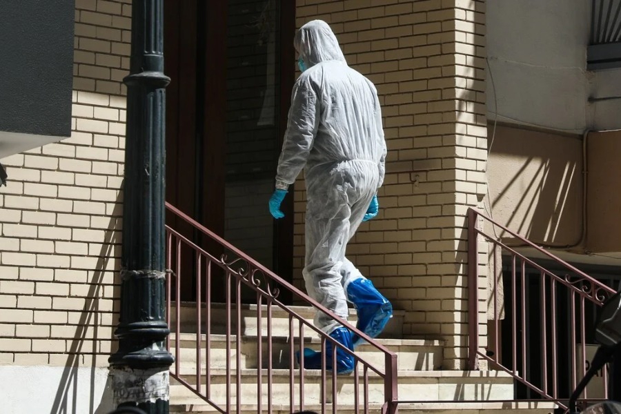 Ζωγράφου: Δεν ήθελε να μαθευτεί ο θάνατός τους για να μην του πάρουν το σπίτι, υποστήριξε ο γιος - Ο 54χρονος ισχυρίζεται ότι οι δύο γυναίκες πέθαναν πριν από τρεις μήνες, όμως ο ιατροδικαστής αναφέρει ότι οι σοροί βρίσκονταν στο διαμέρισμα για πάνω