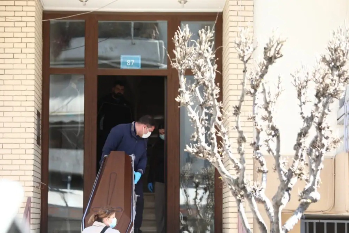 Ζωγράφου: Μυστήριο με τους θανάτους μητέρας και κόρης – Τα δύο σενάρια που εξετάζουν οι αρχές - Οι αστυνομικοί, δεν αποκλείουν το γεγονός να έγινε κάποιο επεισόδιο με τον 54χρονο και την μητέρα του και αυτός να τη δολοφόνησε