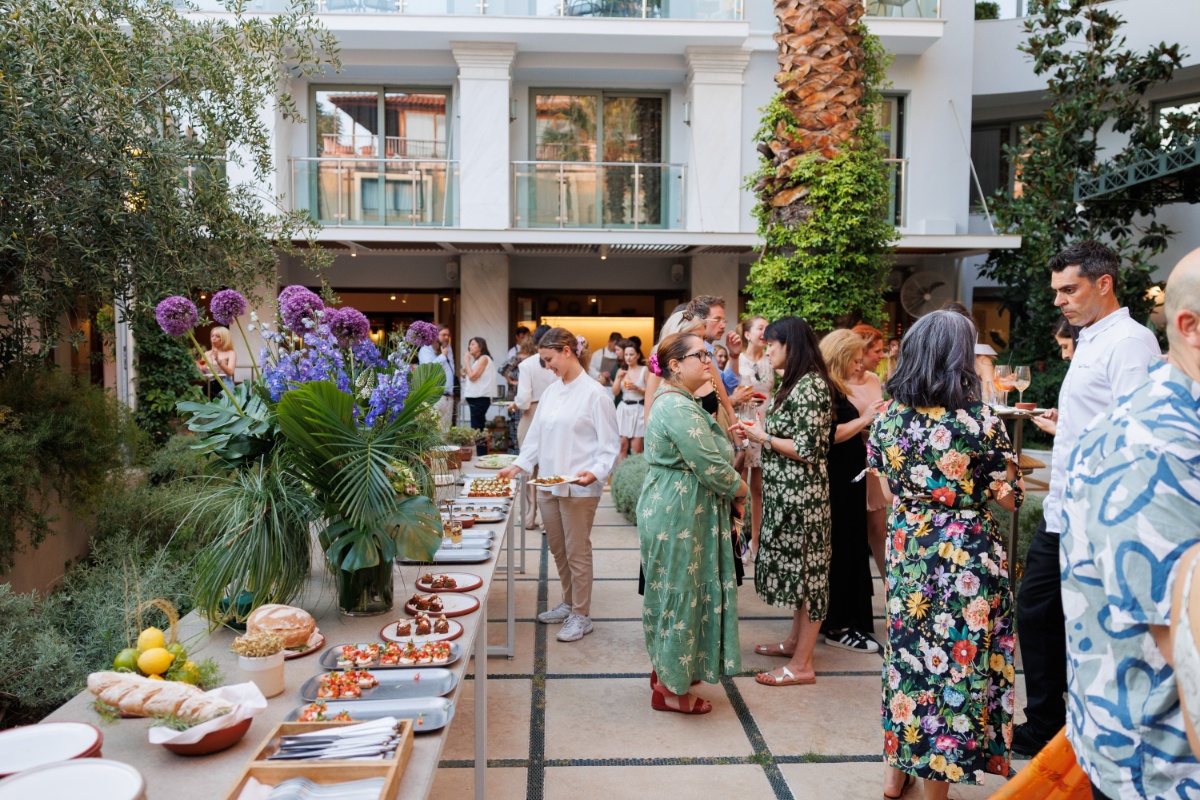 Zohos Summer Garden Gathering: Γαστρονομική καλοκαιρινή βραδιά στον κήπο της Πλάκας