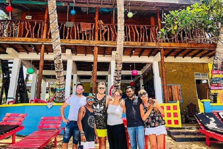 Αγόρασαν πάνω στο μεθύσι τους ένα σπίτι στη Σρι Λάνκα και τώρα θησαυρίζουν!
