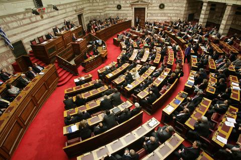Πέρασε με 153 ΝΑΙ και 7 ΔΙΑΓΡΑΦΕΣ
