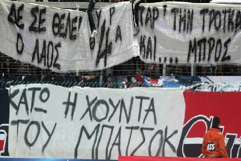 Οι `Αγανακτισμένοι` και στα γήπεδα