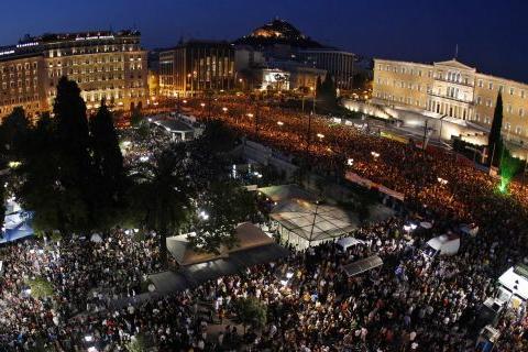 50000 `Αγανακτισμένοι` εγκλώβισαν τους βουλευτές μέσα στη Βουλή!