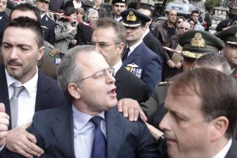 Διπλή... δοξολογία μέσα και έξω από τον Αγιο Δημήτριο!