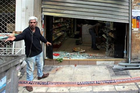Νύχτα τρόμου στον Αγιο Παντελεήμονα