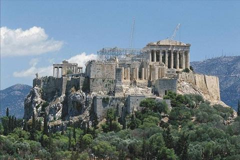 Ανδρας έπεσε από την Ακρόπολη!